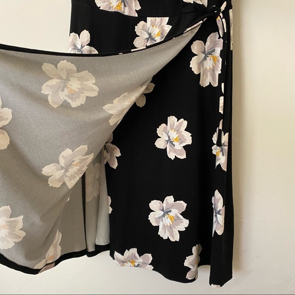 [ Sold ] Old Navy Floral Wrap Dress, Medium - Picture 5 of 8